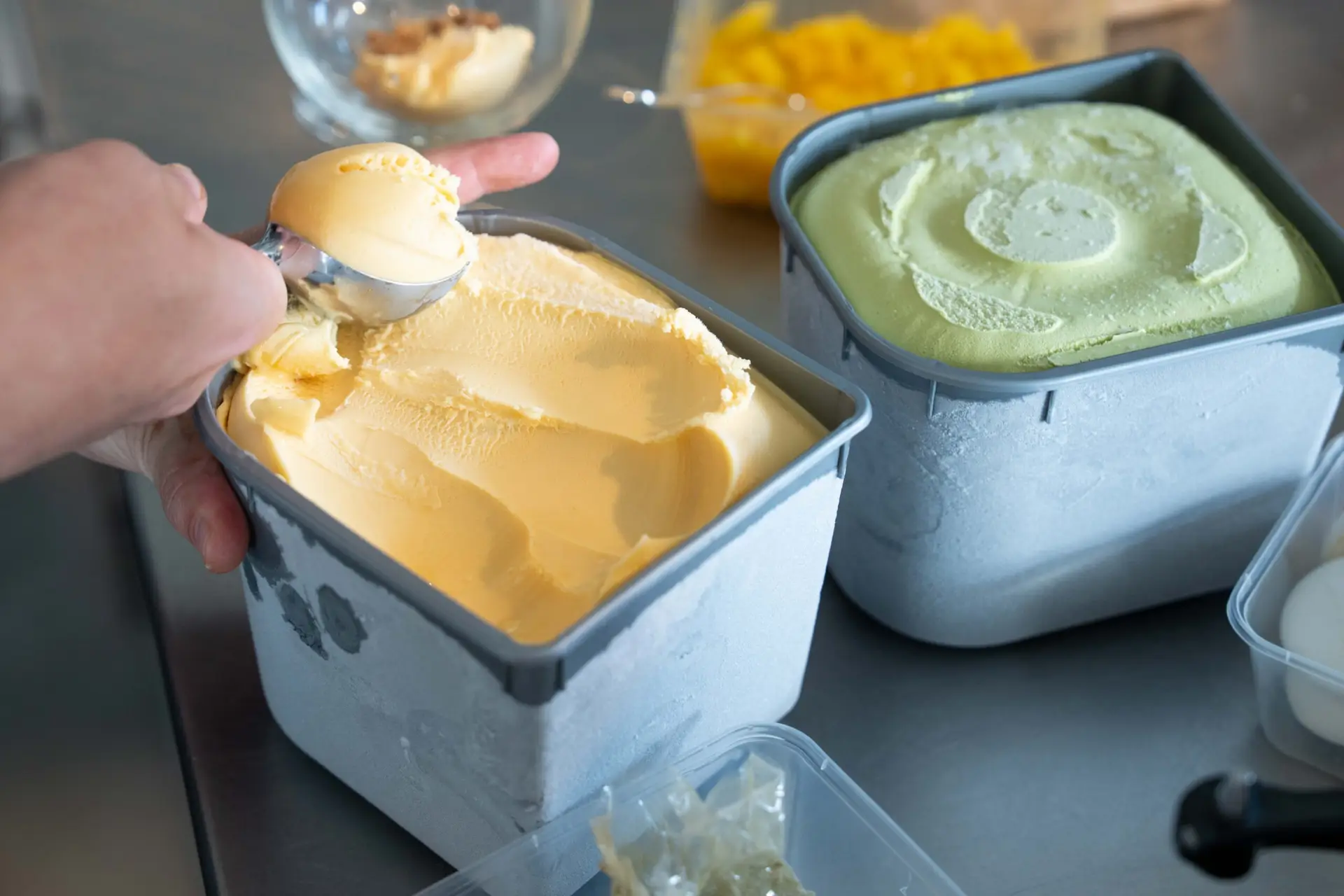 22708_MangoSorbet_Scooping 1